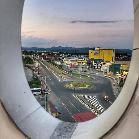 Hotel Crystal Palace Râmnicu Vâlcea Buitenkant foto