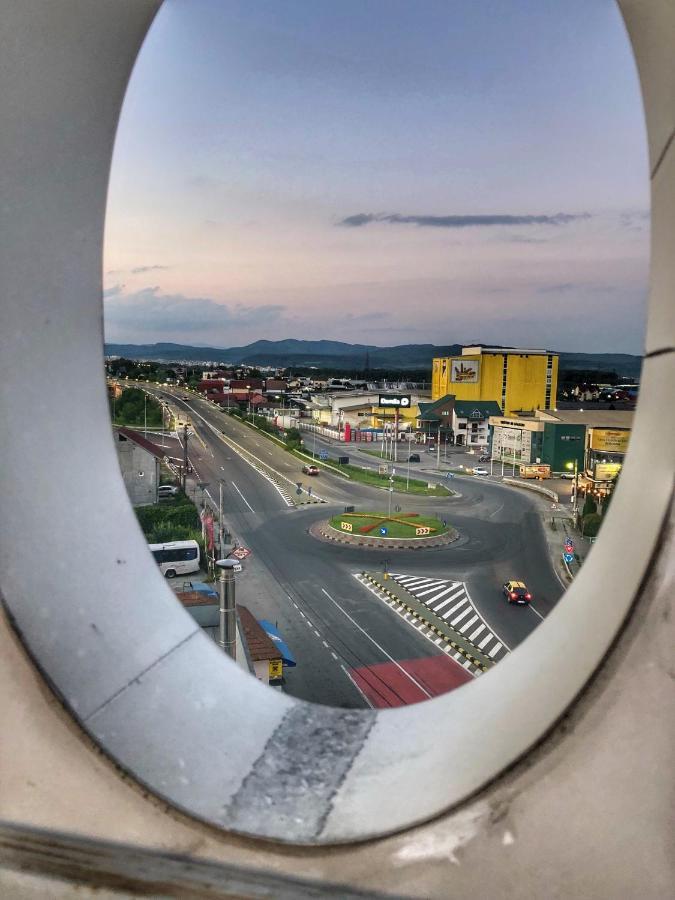 Hotel Crystal Palace Râmnicu Vâlcea Buitenkant foto