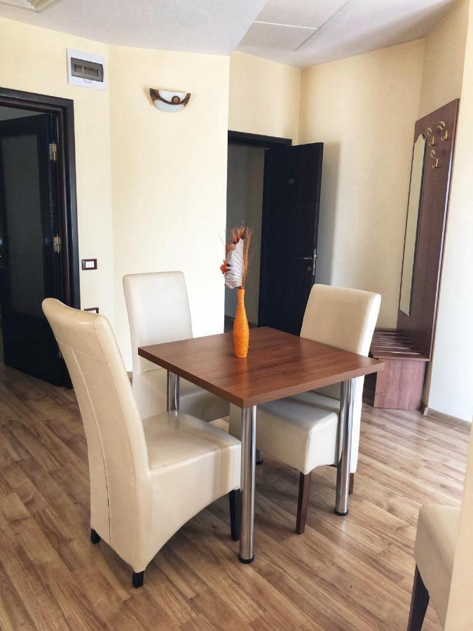 Hotel Crystal Palace Râmnicu Vâlcea Buitenkant foto