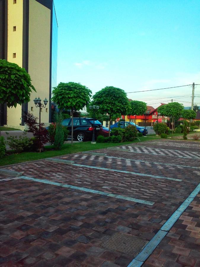 Hotel Crystal Palace Râmnicu Vâlcea Buitenkant foto